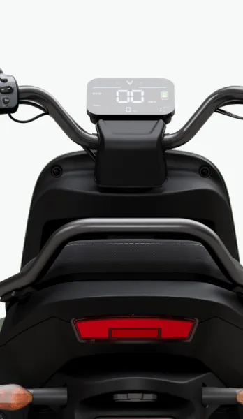 Hệ thống đèn LED và đèn pha projector của xe máy điện VinFast ZGoo